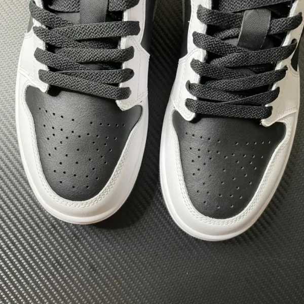 Air Jordan 1 Low "Black White Gold" - Imagem 5