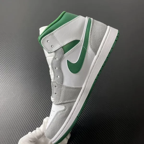 Air Jordan 1 Mid SE “Grey/ Pine Green” - Imagem 4