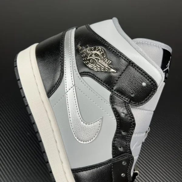 Air Jordan 1 Mid SE "Black Chrome" - Imagem 4