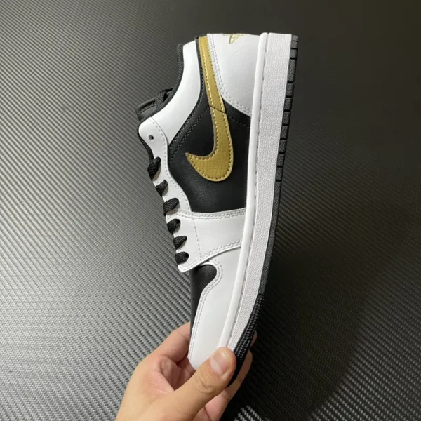 Air Jordan 1 Low "Black White Gold" - Imagem 2
