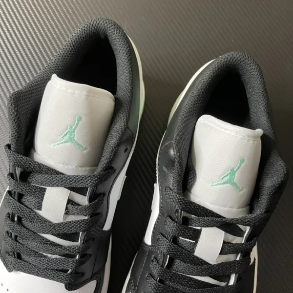 Air Jordan 1 Low “White/Black/Green Glow” - Imagem 6