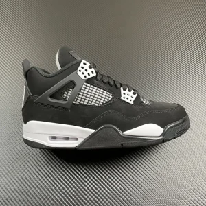 Air Jordan 4 "White Thunder"