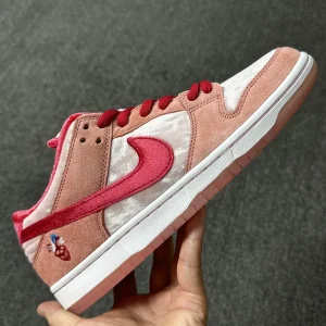 Nike SB Dunk Low “Strangelove”