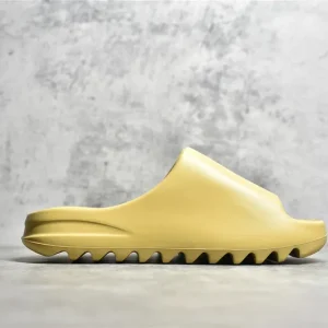 Yeezy Slide "Desert Sand"