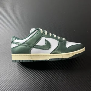 Nike Dunk Low "Vintage Green"