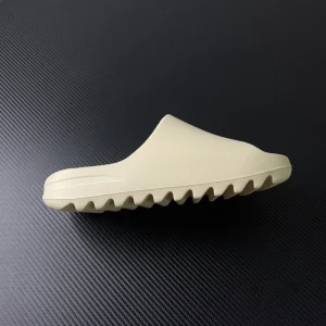 Yeezy Slide "Bone"